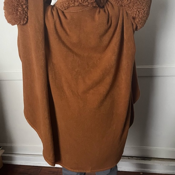 Brown teddy cape - Picture 5 of 7